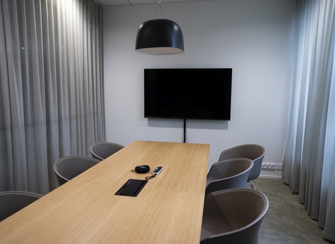 Rakensimme asiakaskohteeseen Helsinkiin useamman kuvan tyylisen tyylikkään ja toimivan AV-järjestelmän.